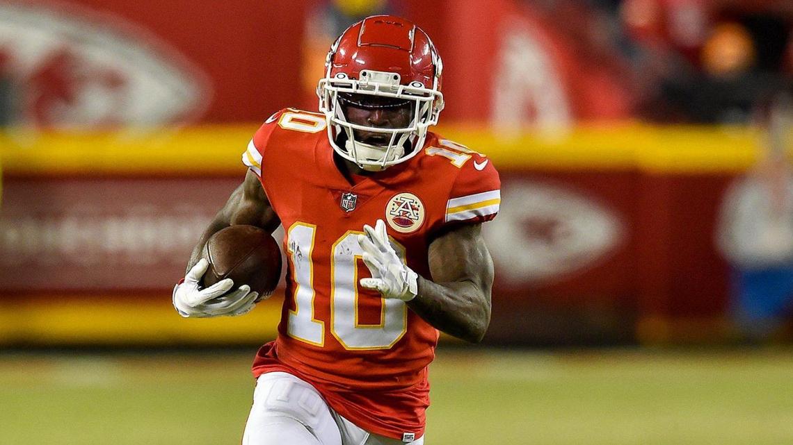 Amid Chiefs rumors, receiver Tyreek Hill apparently is back in Kansas City