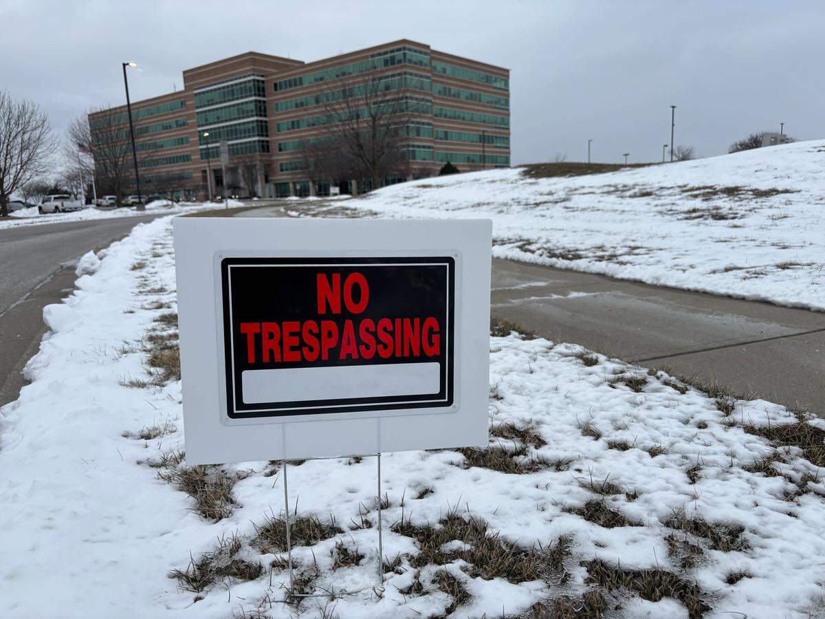 A sign warns away visitors at the Ambassador building in Kansas City’s Northland, where U.S. Rep. Sam Graves and Sen. Josh Hawley have their offices, on Friday, Jan. 30.
