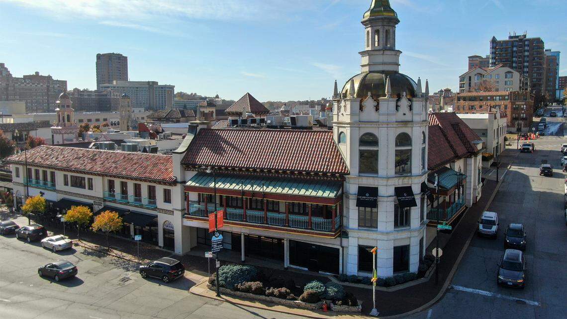 This popular women’s yoga fashion brand will open on the Country Club Plaza