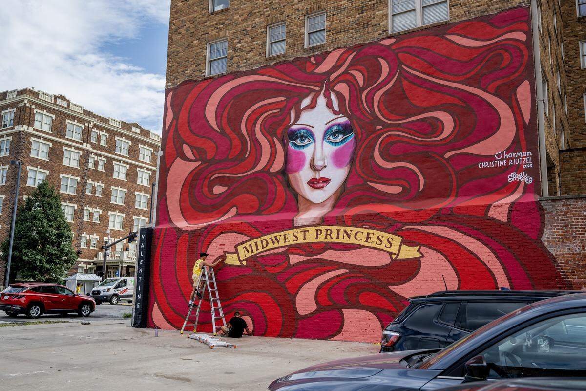 A mural of pop singer Chappell Roan by artists Christine Riuzel and Jared Horman is seen on the side of the Valentine Apartments along Broadway Boulevard on Sept. 30 in Kansas City.