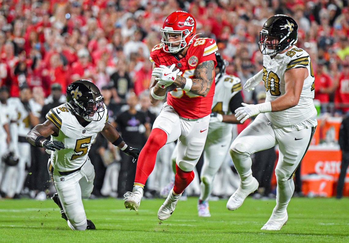 Kansas City Chiefs tight end Noah Gray (83) makes a reception against the New Orleans Saints in the first quarter on Monday, Oct. 7, 2024, at GEHA Field at Arrowhead Stadium.