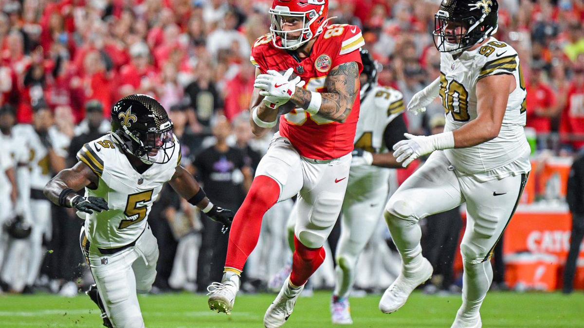 Kansas City Chiefs tight end Noah Gray (83) makes a reception against the New Orleans Saints in the first quarter on Monday, Oct. 7, 2024, at GEHA Field at Arrowhead Stadium.