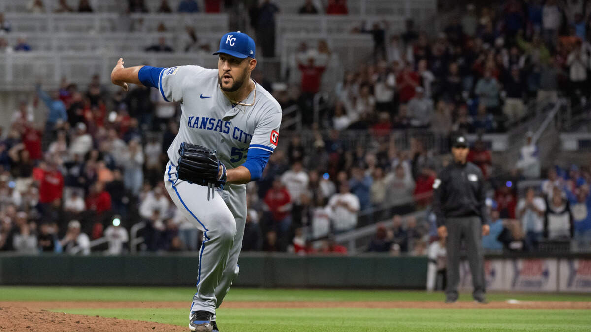 Carlos Estevez, Relief Pitcher der Royals, ist frustriert über mehrere ...