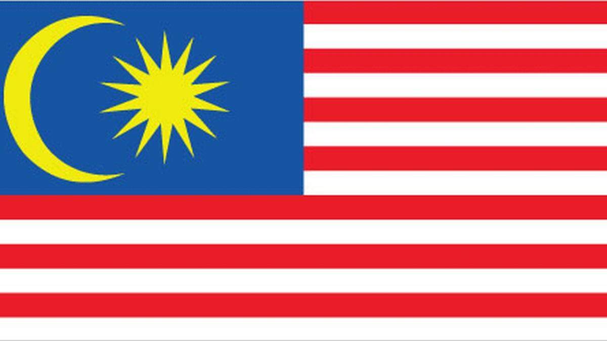 A ranger or groundskeeper at a recreational lake operated by the Spirit Boeing Employees' Association reported that a group "dressed in Muslim garb" had an American flag "desecrated with ISIS symbols." It was actually a Malaysian flag.