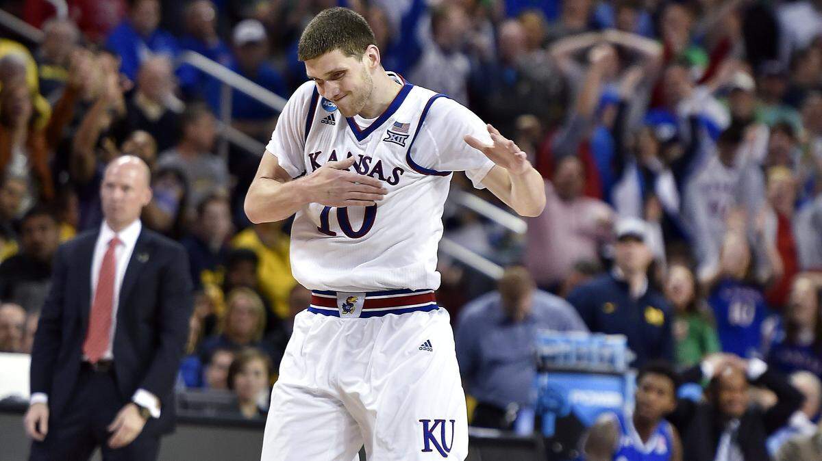 Former Kansas Jayhawk Svi Mykhailiuk signed his first NBA contract Tuesday with the Los Angeles Lakers.