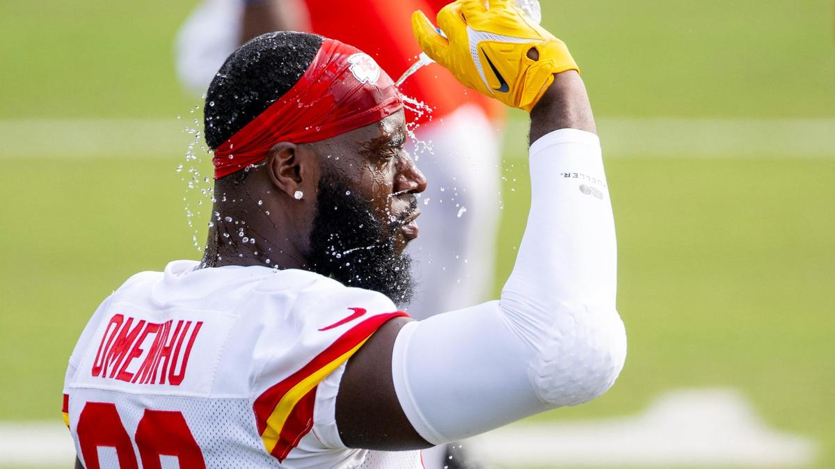 Kansas City Chiefs defensive end Charles Omenihu (90) douses himself with cold water during a Chiefs training camp practice on Tuesday, July 25, 2023, in St. Joseph.
