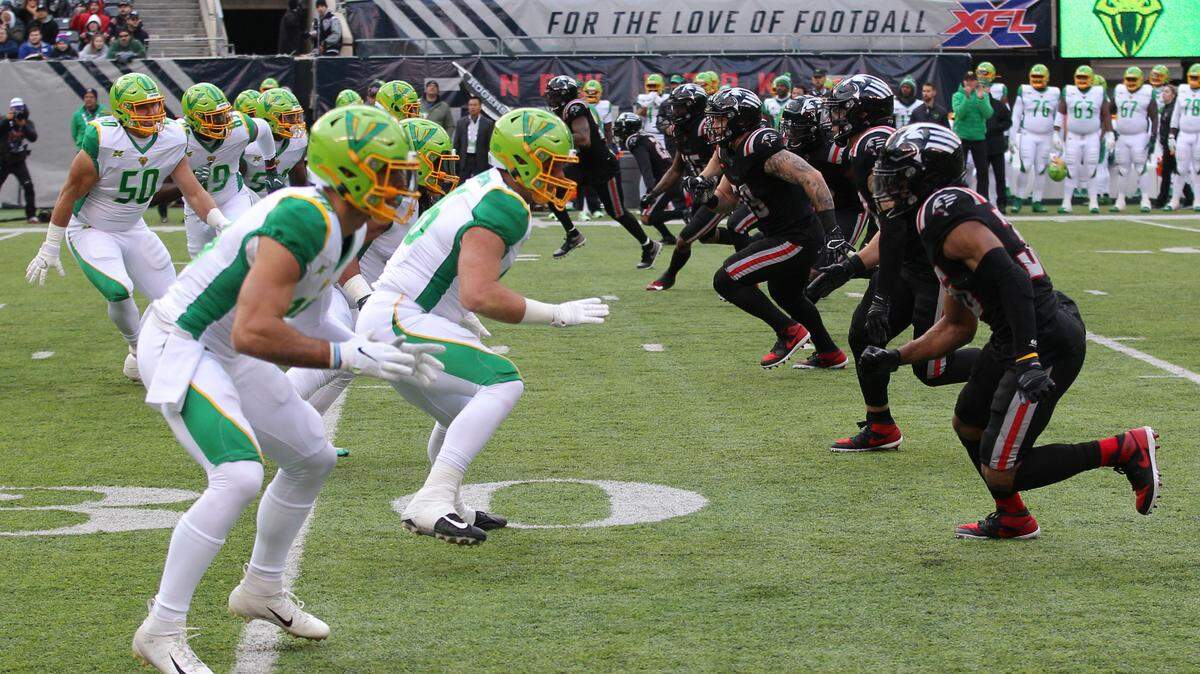 The Tampa Bay Vipers block a kickoff against the New York Guardians during the first quarter of an XFL football game at MetLife Stadium.