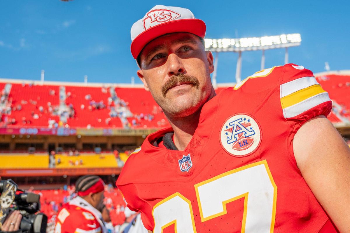 Kansas City Chiefs tight end Travis Kelce (87) walks off the field after the Chiefs’ 24-23 loss to the Lions. (081724, Arrowhead Stadium)