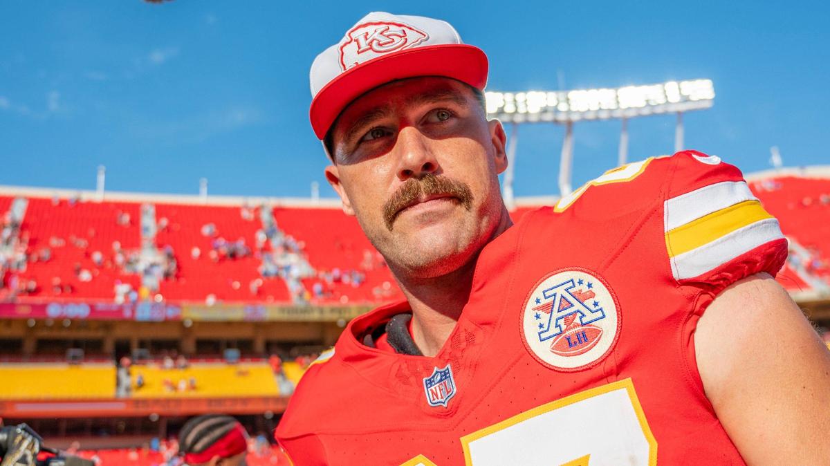 Kansas City Chiefs tight end Travis Kelce (87) walks off the field after the Chiefs’ 24-23 loss to the Lions. (081724, Arrowhead Stadium)