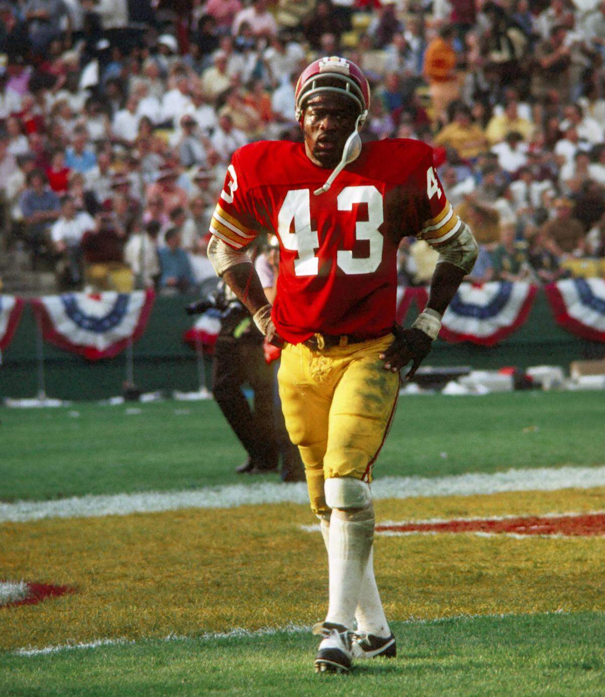 FILE PHOTO: Washington Redskins running back #43 Larry Brown during Super Bowl VII against the Miami Dolphins at Memorial Coliseum in Los Angeles on Jan. 14, 1973. The Dolphins defeated the Redskins 14-7, completing a 17-0 undefeated season.
