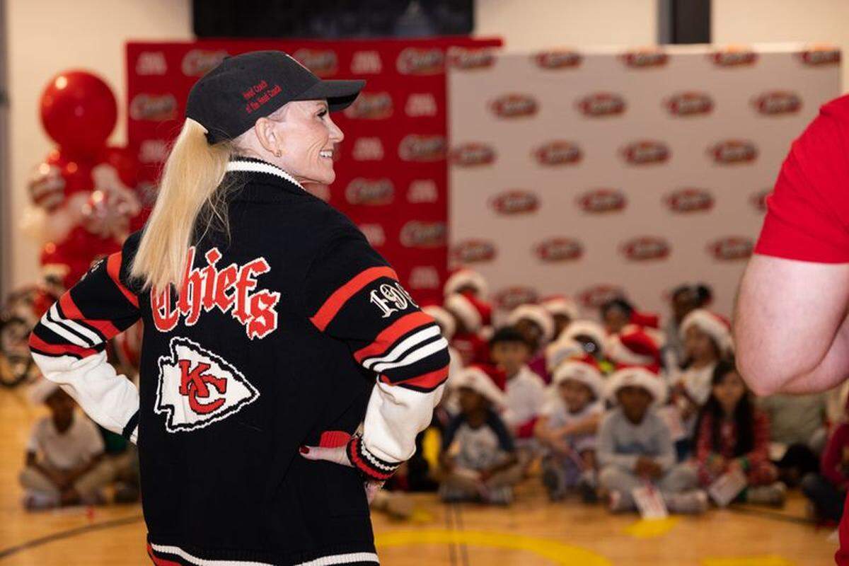 In case anyone didn’t know what team Tammy Reid cheers for.