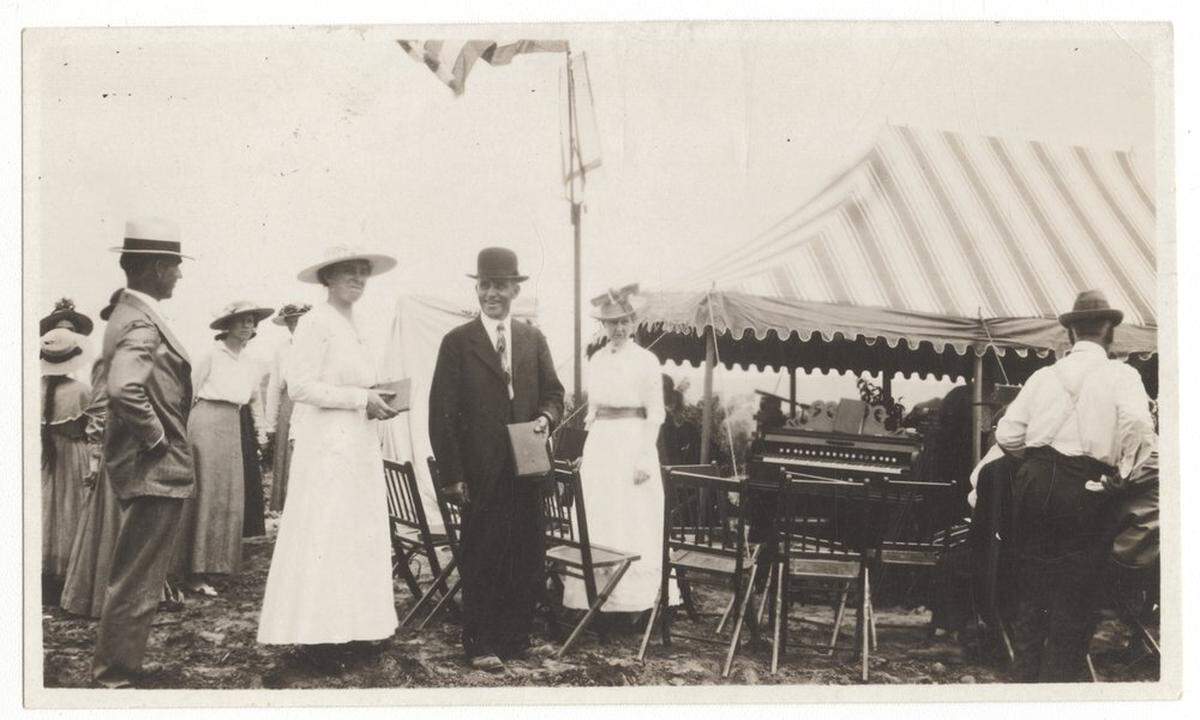 Attendees gathered at the 1917 dedication of the monument at the original site of the Shawnee Indian Mission.