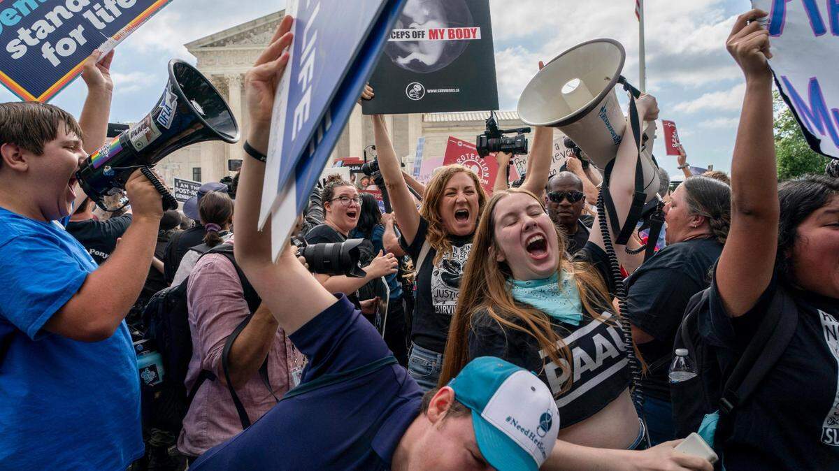 Abortion banned in Missouri as trigger law takes effect, following Supreme Court ruling