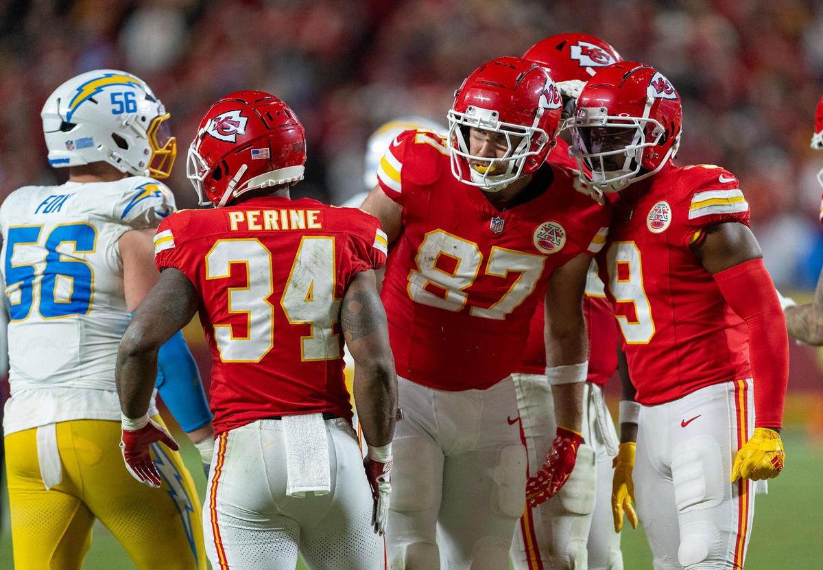 Kansas City Chiefs tight end Travis Kelce (87) celebrates a first down in the second half on Sunday, Dec. 8, 2024, at GEHA Field at Arrowhead Stadium.