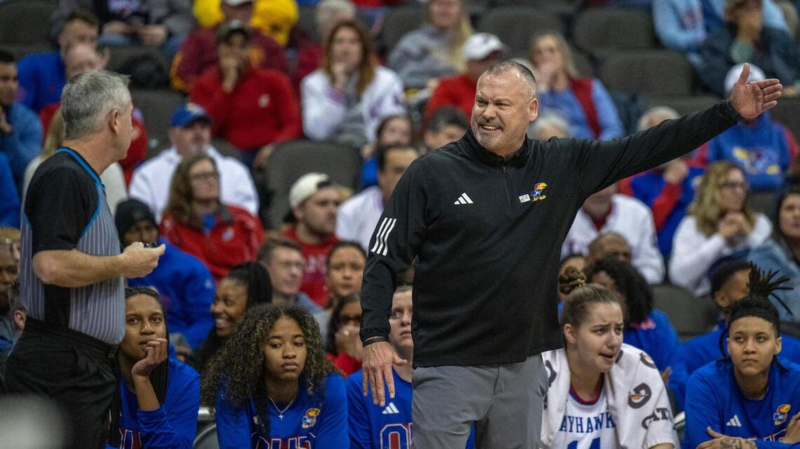 Kansas WBB coach Brandon Schneider gets contract extension. | Wichita Eagle