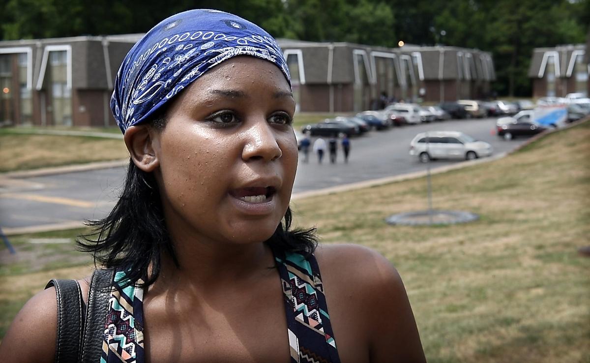 Anesa Richardson was forced to move out of the Englewood Apartments on Northwest Waukomis Drive because of a mold problem that was playing havoc with her 8-year-old son’s asthma. “We shouldn’t have to live like this,” said Richardson, 31, a business student at the University of Central Missouri in Warrensburg.