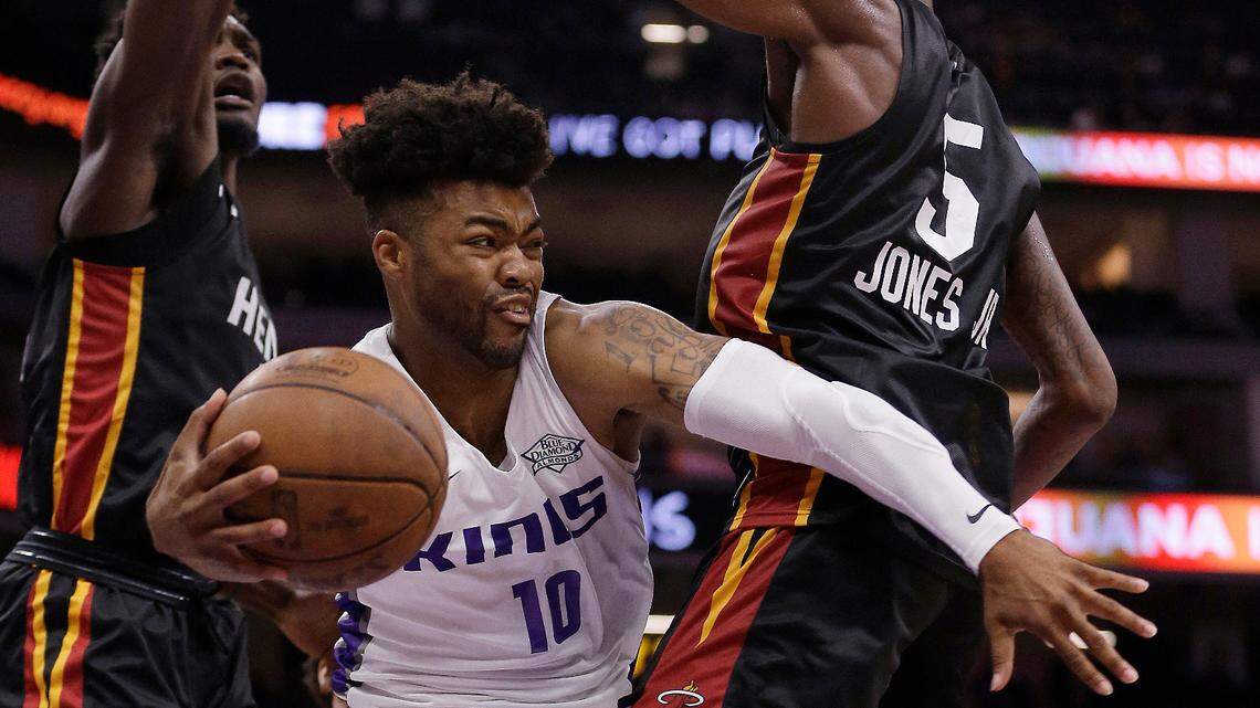 Sacramento Kings guard Frank Mason (center) looked to pass between two Miami Heat defenders during the second half of an NBA summer-league game Thursday in Sacramento, Calif.