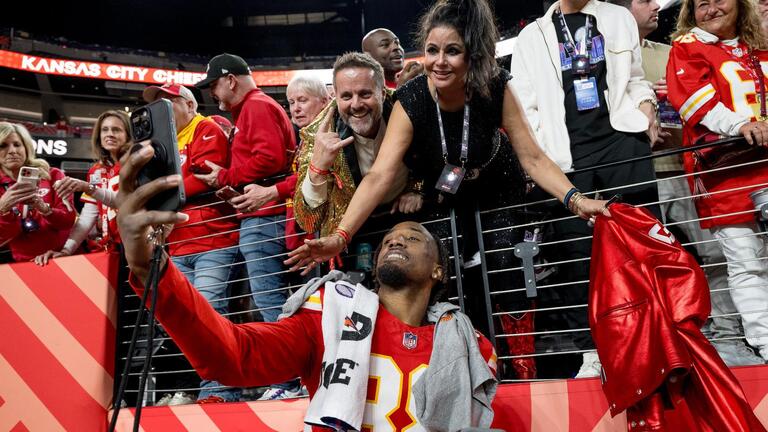 Chiefs’ Mecole Hardman, L’Jarius Sneed to ‘work’ at KC-area Raising Cane’s on Tuesday