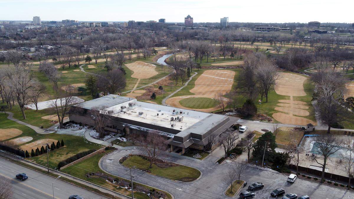 Neighbors will get the first glimpse of the Brookridge project early this year. Bulldozers and equipment will begin the grading and utilities work in the dirt underneath the existing golf course fairways and greens, developer Grant Curtin said.