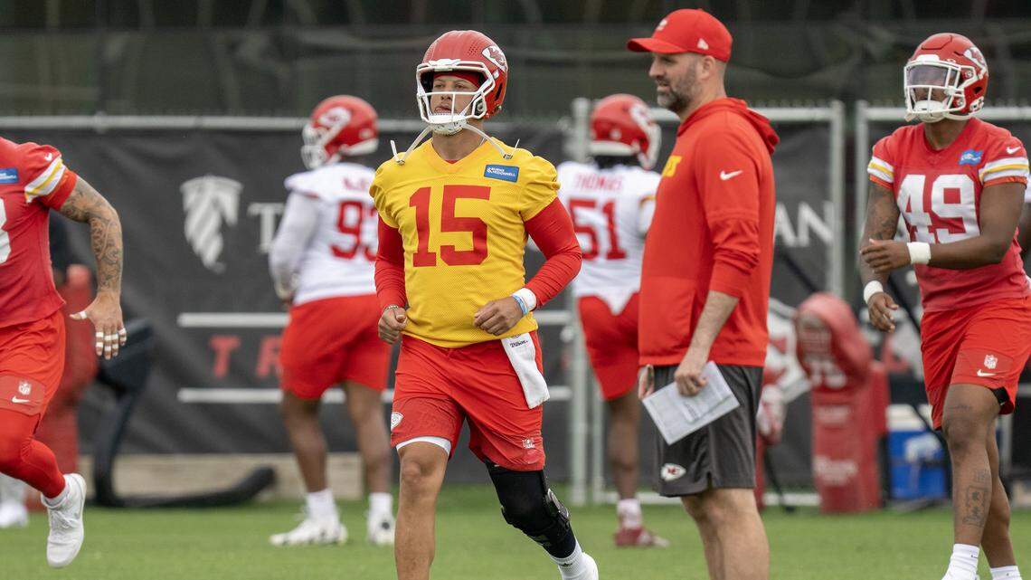 Patrick Mahomes participates in Chiefs OTAs, details next step in knee recovery