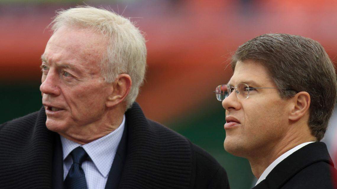 Dallas Cowboys owner Jerry Jones, left, and Kansas City Chiefs Chairman Clark Hunt during an NFL football game Sunday, Aug. 11, 2009, in Kansas City, Mo. (AP Photo/Ed Zurga) ORG XMIT: 3G1H1SE3