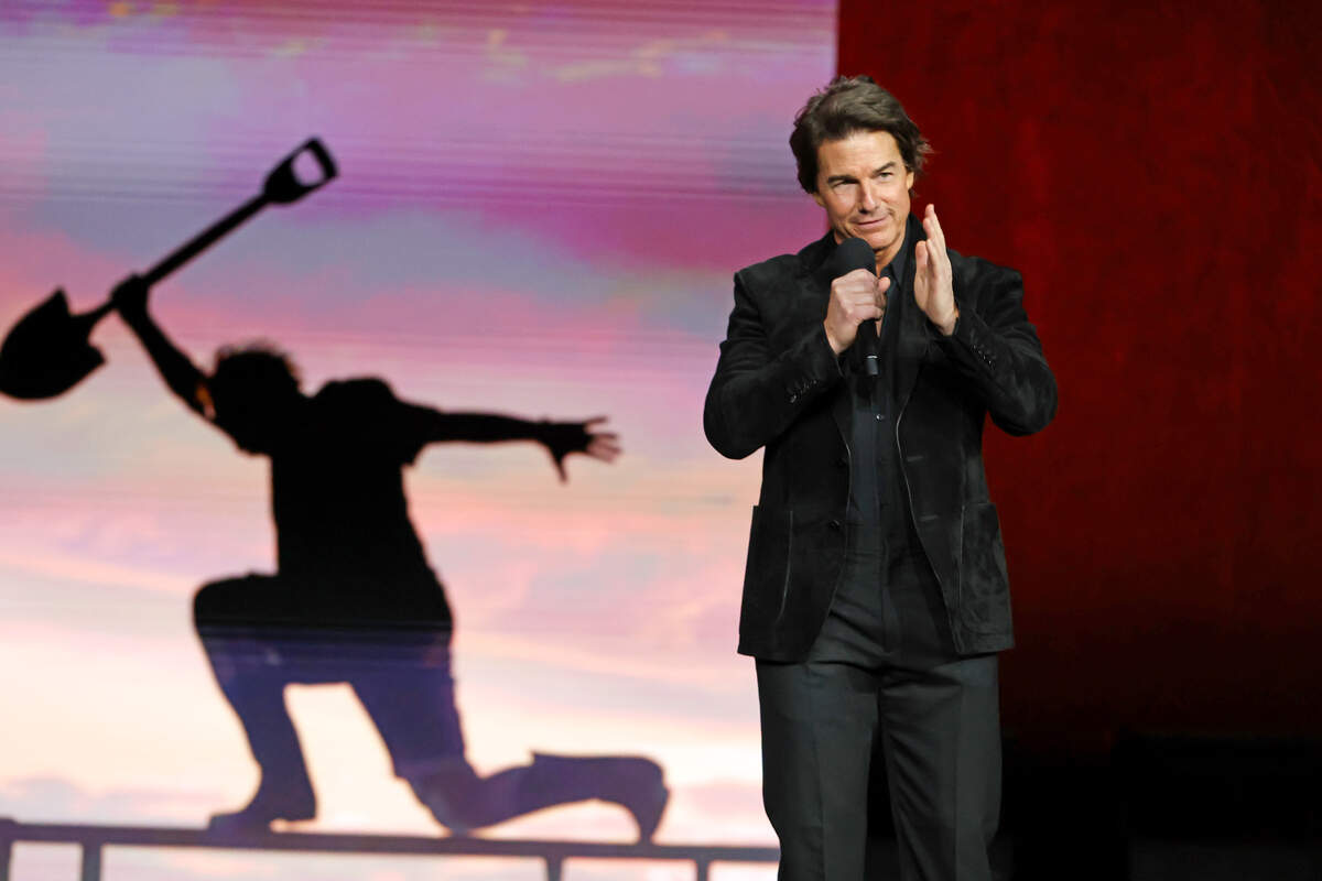 giant shovel tom cruise