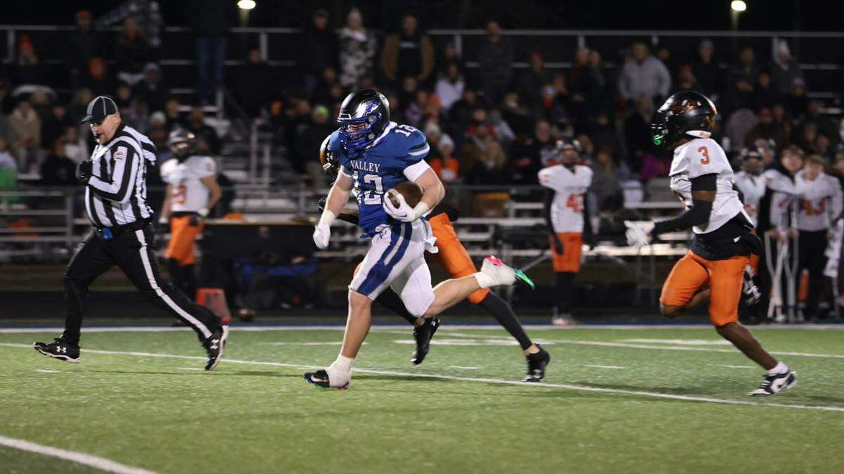 Ty Williams piled up 272 rushing yards and three touchdowns to lead Grain Valley to a 27-25 win over Platte County on Friday in the Missouri high school football playoffs.