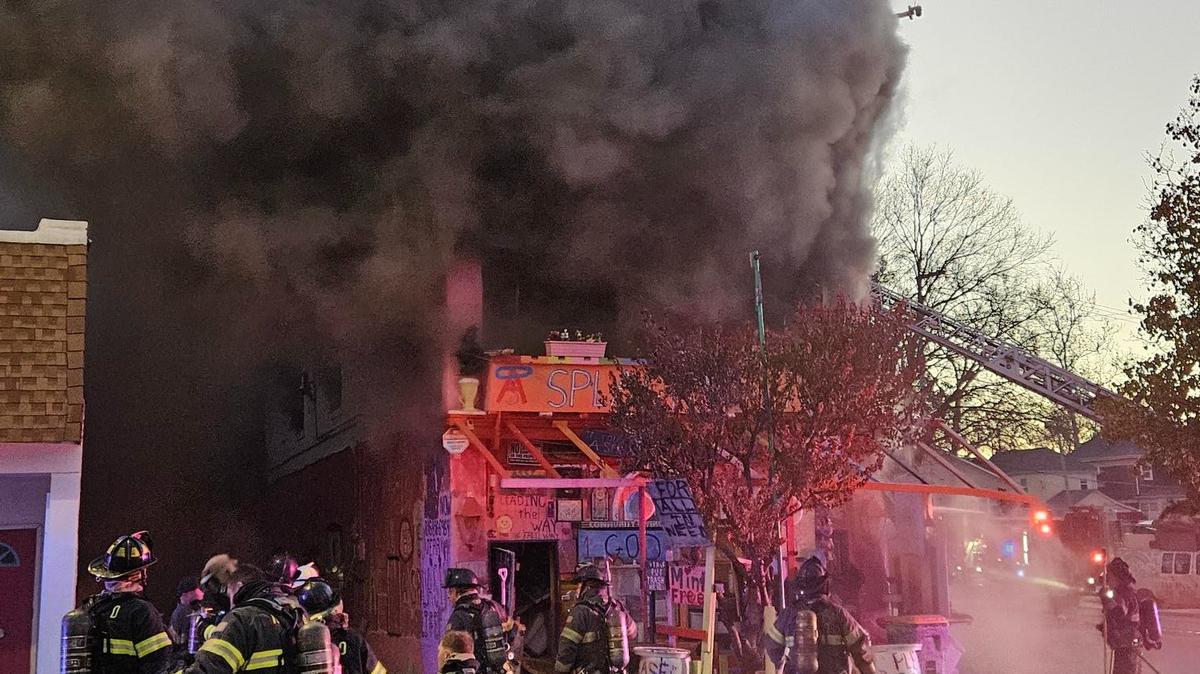 The bright pink building well-known to residents of Kansas City’s Manheim Park and Hyde Park neighborhoods as “A Splash of Life” caught fire early Dec. 6 and was significantly damaged, a Kansas City Fire Department spokesman said.
