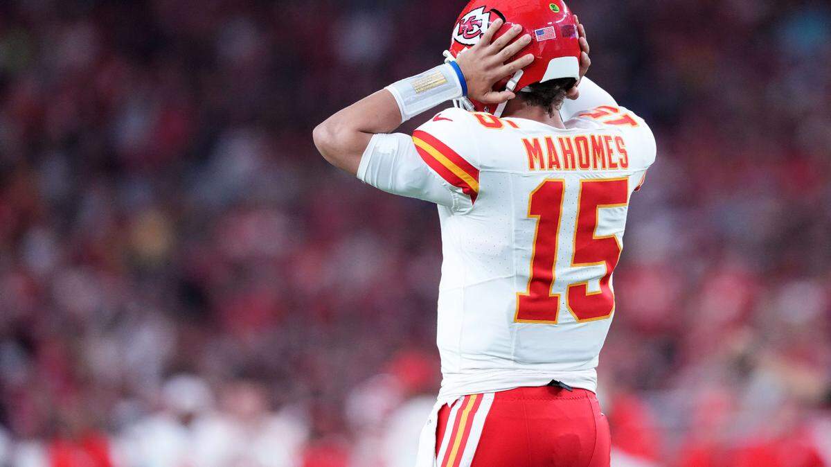 Kansas City Chiefs quarterback Patrick Mahomes (15) against the Arizona Cardinals at State Farm Stadium.