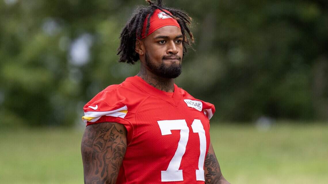 Left tackle Josh Simmons might look much different at Chiefs camp Monday