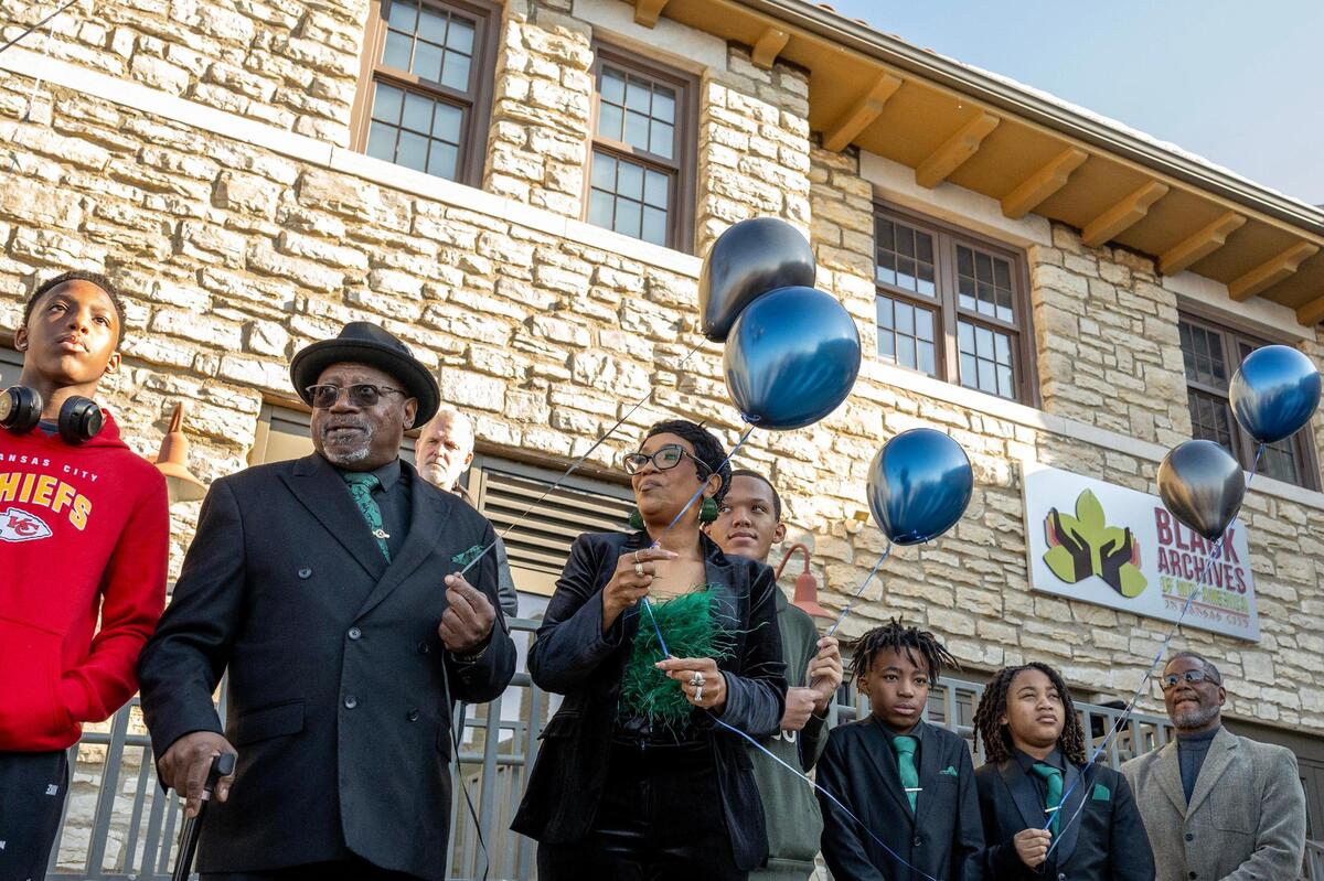 Laurie Bey, mother of Cameron Lamb, center, releases balloons with family members during a ceremony commemorating the 5th anniversary of the death of Lamb at the Black Archives of Mid-America on Tuesday, Dec. 3, 2024, in Kansas City.