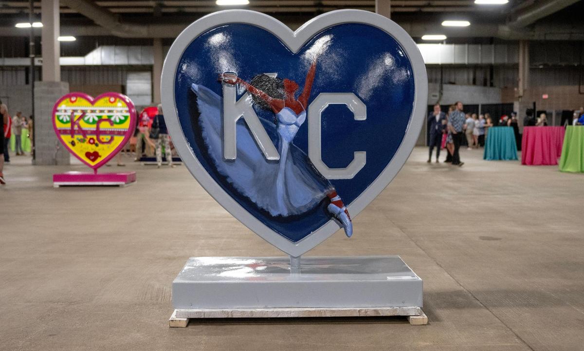 “Beauty of Grace” by artist Anita Easterwood is one of 40 hearts that make up the 2023 season of The Parade of Hearts.