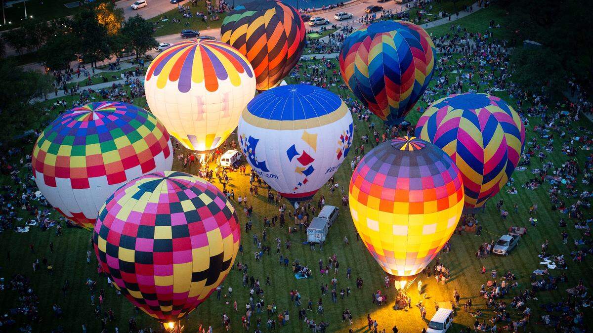 The National World War I Museum and Memorial launched its’ first annual Great Balloon Glow on Sunday, May 30, 2021, in Kansas City. The event featured 13 hot air balloons as well as music, food trucks and 30 different craft vendors.