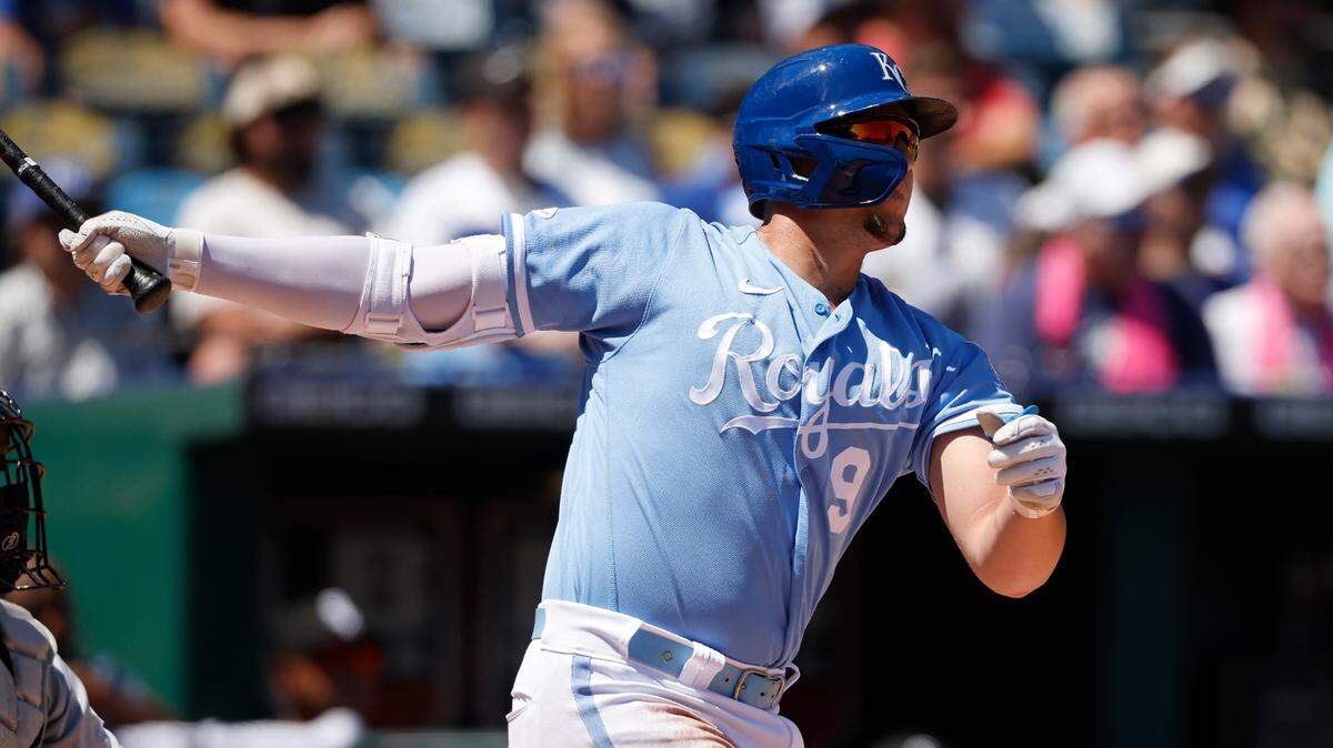 Kansas City Royals’ Vinnie Pasquantino hits a home run during the second inning of a baseball game against the Chicago White Sox in Kansas City, Mo., Thursday, Aug. 11, 2022. (AP Photo/Colin E. Braley)