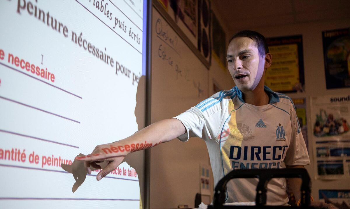 All subjects at Academie Lafayette are taught in French, including Nebil Chouita’s sixth-grade science class at the Armour Campus.