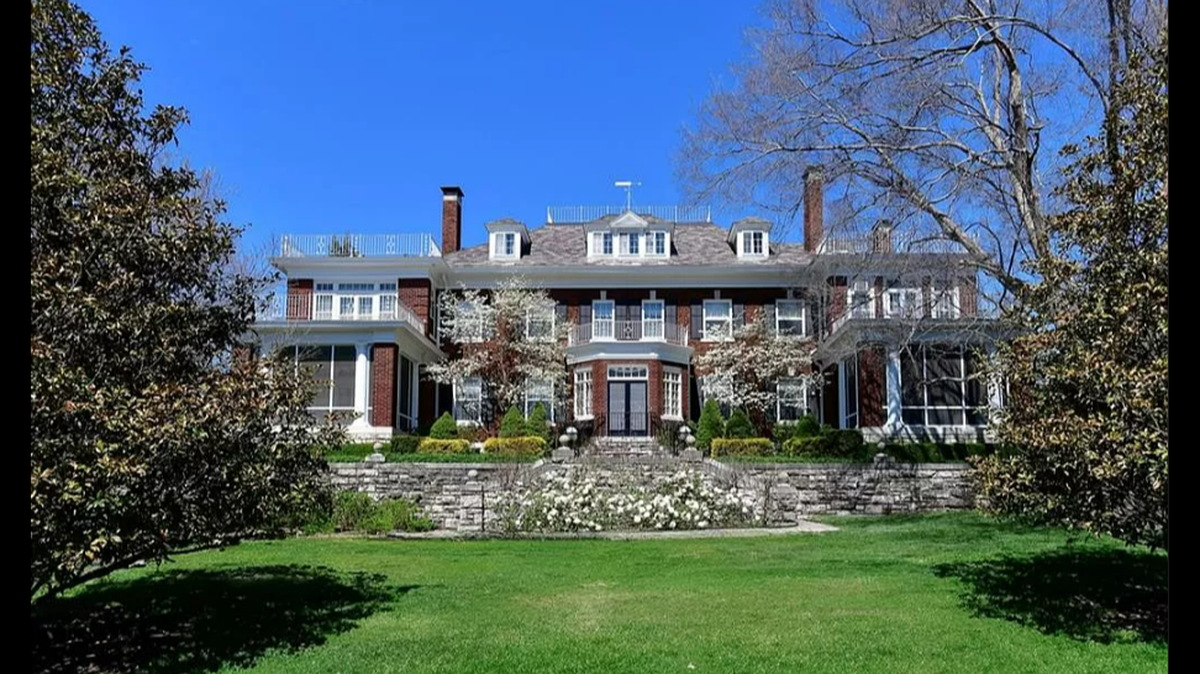 Built in 1916, the Charles and Josephine Peters house, 1228 W. 55th St., is a relic of its time, as its all-brick Georgian Colonial stands at the top of three landscaped and treed acres.