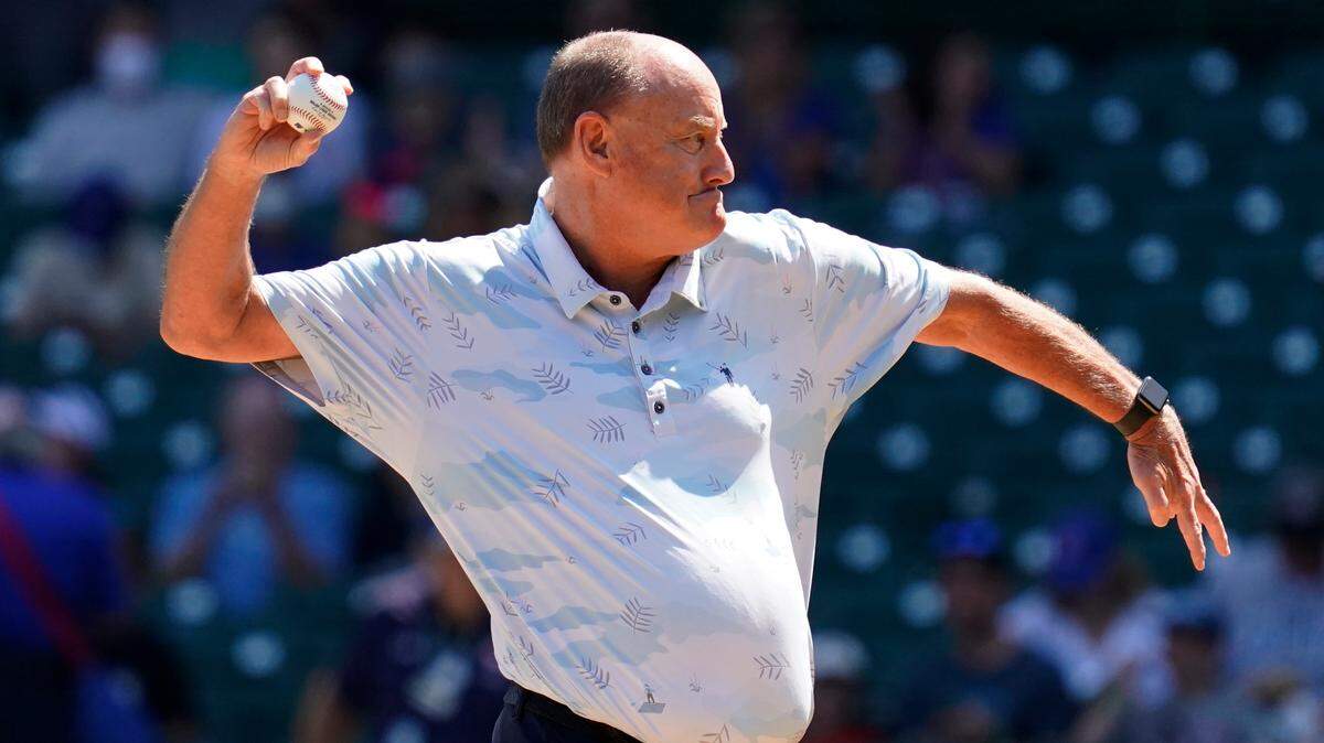 Retiring Kansas City Royals public relations director Mike Swanson throws out a ceremonial first pitch before a baseball game against the Chicago Cubs, Sunday, Aug. 22, 2021, in Chicago. (AP Photo/Nam Y. Huh)