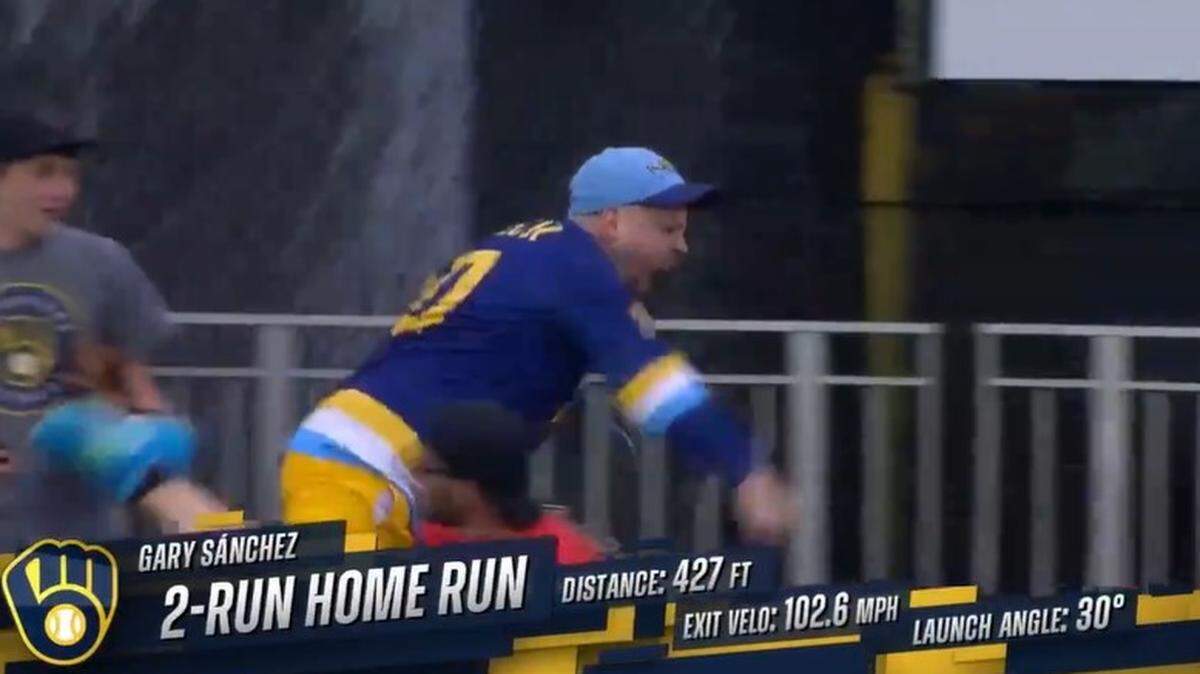 A Brewers fans went bonkers after catching a home-run ball at Royals game on Monday.