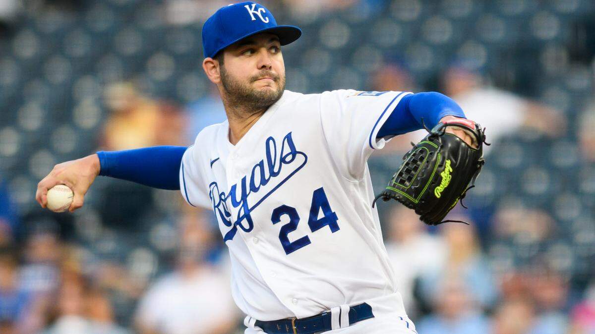 Kansas City Royals starting pitcher Jakob Junis throws to a Cleveland Indians batter during the first inning of a baseball game Tuesday, Aug. 31, 2021, in Kansas City, Mo. (AP Photo/Reed Hoffmann)