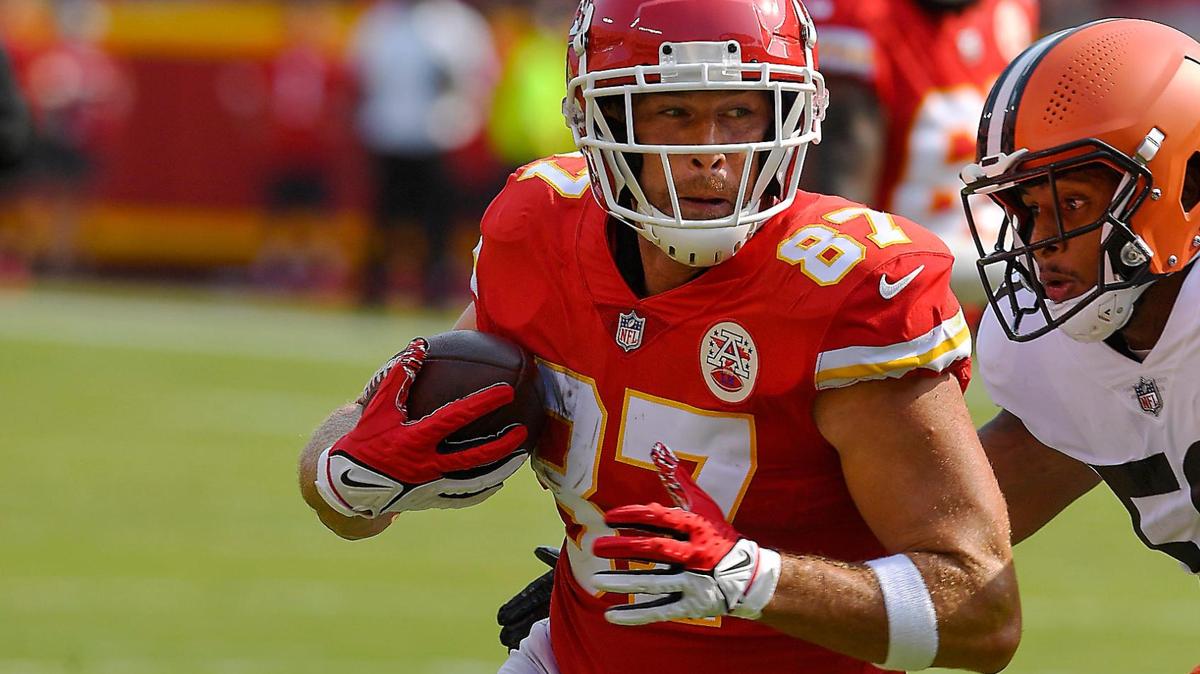 Kansas City Chiefs tight end Travis Kelce made yardage after a reception during the first quarter of Chiefs’ home opener against the Cleveland Browns on Sunday, Sept. 12, 2021, at Arrowhead Stadium in Kansas City.