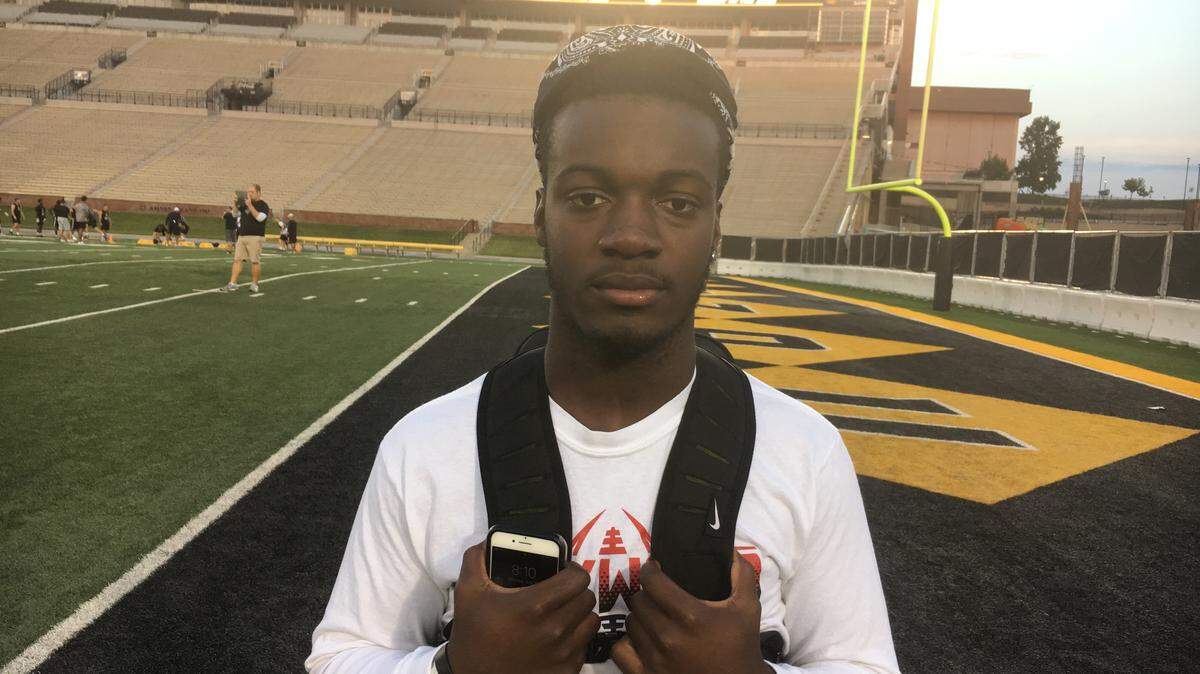 Missouri landed the commitment of 2020 wide receiver Jay Maclin, cousin of Tiger legend and former Chiefs wideout Jeremy Maclin, on Thursday. He’s MU’s third commitment in its 2020 class.