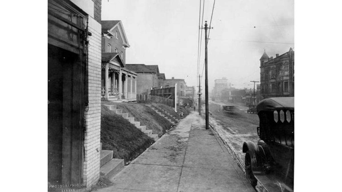 View of a downtown residential area at 15th and Campbell streets that would be replaced by the southeast corner of the Downtown Loop, 1919. 