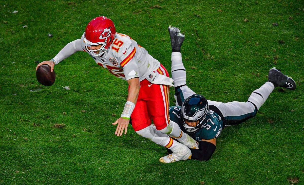 Chiefs quarterback Patrick Mahomes is tackled by Philadelphia Eagles linebacker T.J. Edwards, re-inuring his right ankle late in the second quarter of Sunday night’s Super Bowl LVII in Glendale, Ariz. Mahomes remained in the game.