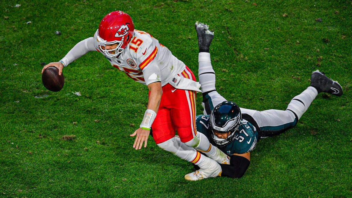 Chiefs quarterback Patrick Mahomes is tackled by Philadelphia Eagles linebacker T.J. Edwards, re-inuring his right ankle late in the second quarter of Sunday night’s Super Bowl LVII in Glendale, Ariz. Mahomes remained in the game.