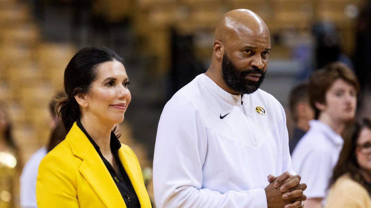 Missouri men’s basketball coach Cuonzo Martin, right, and athletic director Desiree Reed-Francois celebrated the Tigers’ senior class before Saturday’s game in Columbia.