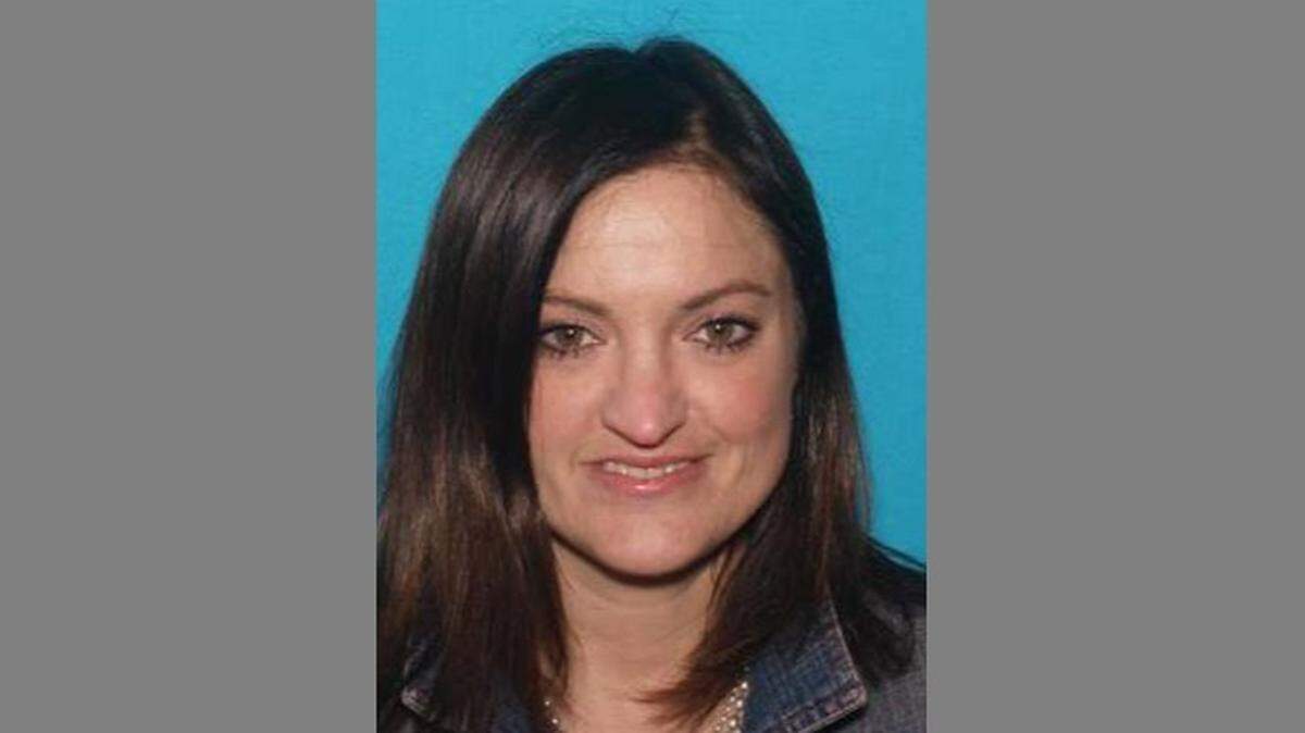 The Benton County Sheriff’s Department has issued an endangered person advisory after 36-year-old Julie M. Darnell allegedly took her 4-year-old son, Grayson T. Darnell, early Sunday from his grandparents, who have custody of him.