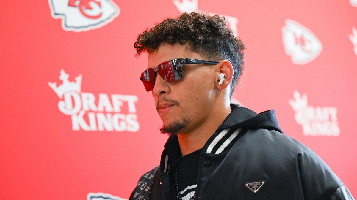 Patrick Mahomes - always in Oakleys.
