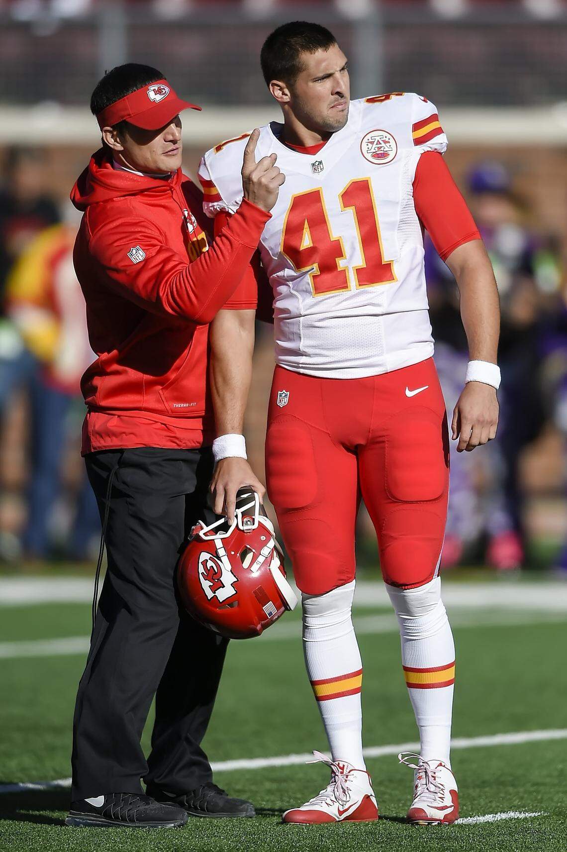 Then-Chiefs special teams assistant Brock Olivo, left, talked strategy with KC long-snapper James Winchester before a 2015 game in Minneapolis.