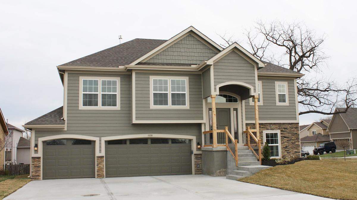 Built by Reilly Homes, LLC, The Bloomington is a split-entry plan with four bedrooms, three full bathrooms, and a 3-car garage.