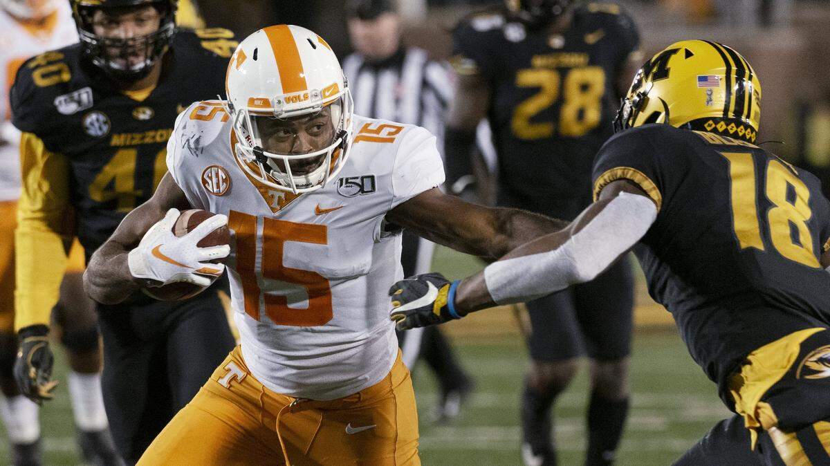 Tennessee wide receiver Jauan Jennings (left) pushed past Missouri safety Joshuah Bledsoe on the way to a touchdown during the second quarter on Saturday in Columbia (Nov. 23, 2019).
